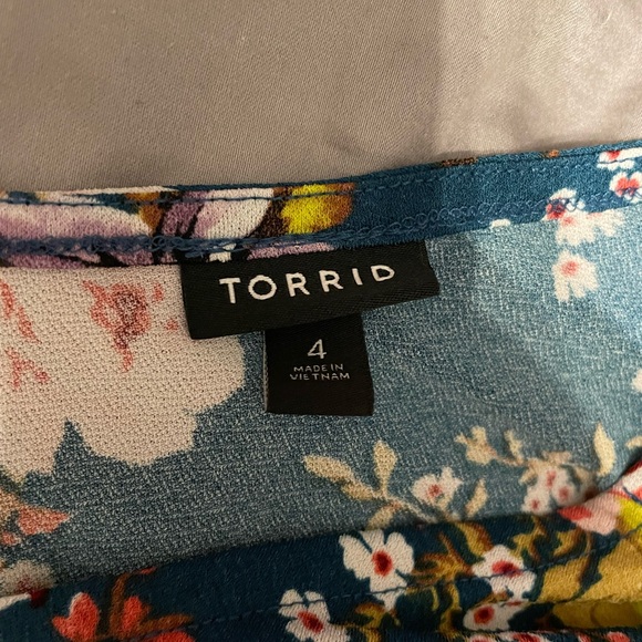 Torrid 4 Top - Picture 3 of 3